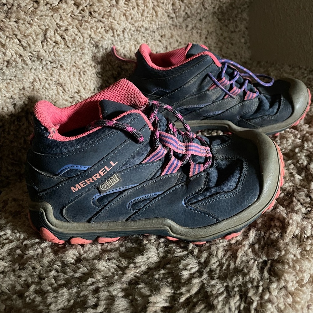Merrel Girls Waterproof Hiking Boots/Shoes